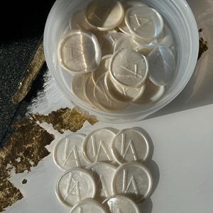 Personalisierte Wachssiegel aus hochwertigem Bienenwachs – Ideal für Hochzeitseinladungen, Briefe und Geschenke – Selbstklebend