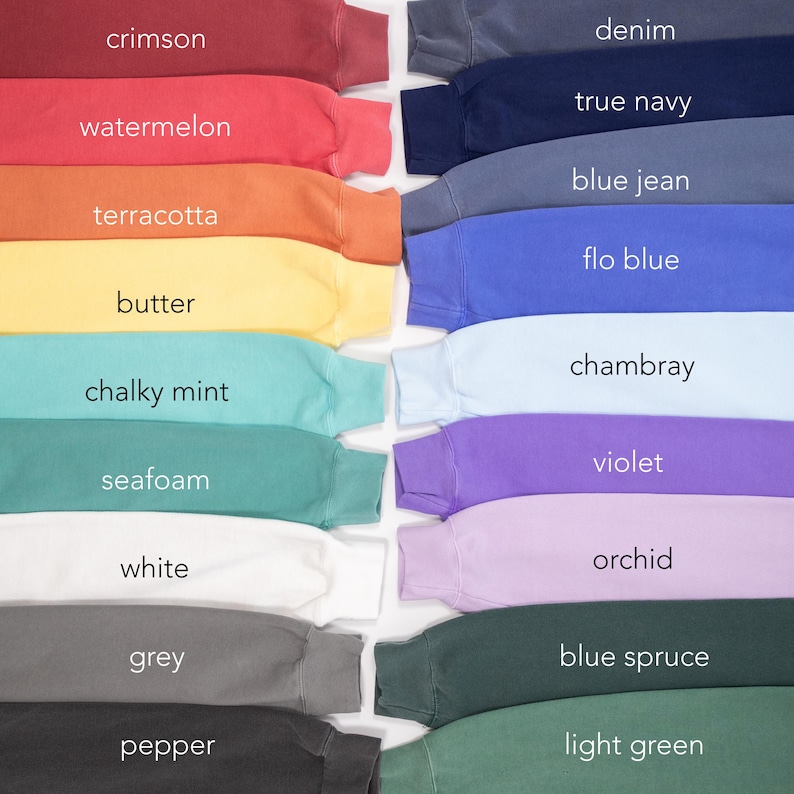 Puede incluir: Una colecci&oacute;n de sudaderas de cuello redondo en varios colores, incluyendo carmes&iacute;, sand&iacute;a, terracota, mantequilla, menta tiza, espuma de mar, blanco, gris, pimienta, mezclilla, azul marino, azul vaquero, flo blue, chambray, violeta, orqu&iacute;dea, abeto azul y verde claro.
