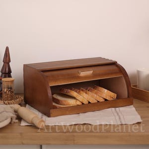 Lyxig brödlåda i trä, handgjord brödlåda i bok, elegant kökspresent, hållbar heminredning, inflyttningspresent till mamma