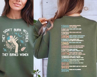 Häxig feministisk t-shirt, kuslig tjejkrafttröja, topp för kvinnor, häxa de brände uttalande, Halloween-present till henne, demokrat-tröja