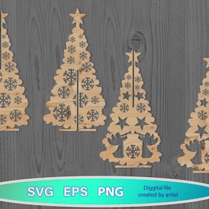 Può includere: Quattro decorazioni per alberi di Natale in legno con ritagli di fiocchi di neve e stelle. Ogni albero ha una stella in cima. Gli alberi sono fatti di legno chiaro e sono esposti su una superficie di legno grigio. Il testo "SVG EPS PNG" è in basso.