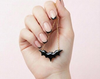 Elegant Gothic Bat Necklace victorian Goth Jewelry with Vampire Bat Pendant Witchy Aesthetic Spooky Gift Alternative Fashion Statement Piece