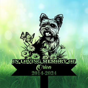Personalized Yorkshire Terrier Grave Marker, Yorkie Sitting in Garden Memorial Garden Stake, Yorkshire Terrier Memorial Gift, Loss of Yorkie