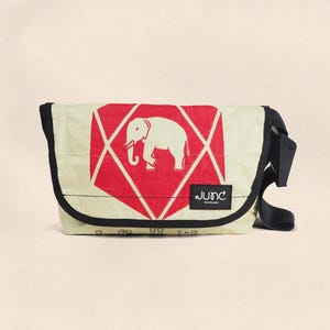 Upcycling Handarbeit Tasche | kleine Schultertasche | graue Umhängetasche | lustige Weihnachtsgeschenke | Handgemachte Geschenke | Elefant