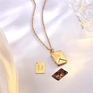 Medallón con foto grabado personalizado, collar con foto de pareja en forma de sobre de correo, collar con foto conmemorativa, joyería por la pérdida de una mascota, regalo para mamá, mensaje oculto en el interior del regalo