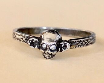 Best Father Day Skull Gift Vintage Black Flower Skull Band Rings for Men Antique Gothic Jewellery Best Father Day Skull Gift Vintage Black Flower Skull Band Rings for Men Antique Gothic Jewellery
