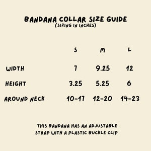 Puede incluir: Un gr&aacute;fico color crema con el texto "BANDANA COLLAR SIZE GUIDE (SIZING IN INCHES)". Muestra las medidas de tama&ntilde;o para pa&ntilde;uelos peque&ntilde;os, medianos y grandes, incluyendo ancho, alto y circunferencia del cuello en pulgadas. El texto tambi&eacute;n indica que el pa&ntilde;uelo tiene una correa ajustable con una hebilla de pl&aacute;stico.