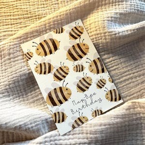 Bienen Postkarte – handgemalte Geburtstagskarte | A6 Karte | Geburtstagskarte | Postkarte Geburtstag | Karte Biene | Hapbee Birthday