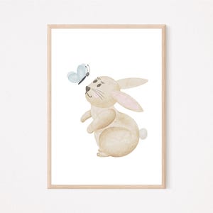 Poster Hase mit Schmetterling A4 | Bild Kinderzimmer | Geschenk zur Geburt | Wandbild Babyzimmer | Tierposter | Kinderposter Hase