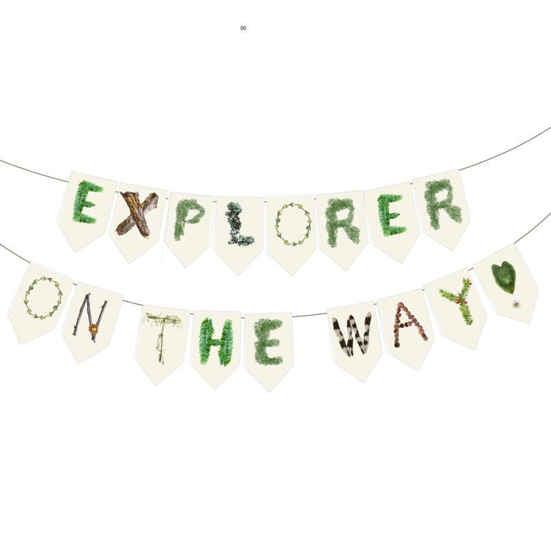 K&ouml;nnte beinhalten: Eine Girlande mit cremefarbenen Wimpeln, die das Wort "EXPLORER ON THE WAY" bilden. Die Buchstaben sind mit nat&uuml;rlichen Elementen wie Bl&auml;ttern und Zweigen verziert, was ein rustikales, von der Natur inspiriertes Design ergibt.