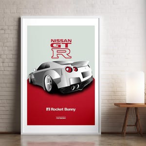 Puede incluir: Un Nissan GTR blanco con las palabras "Nissan GTR" y "Rocket Bunny" en rojo sobre un fondo rojo.