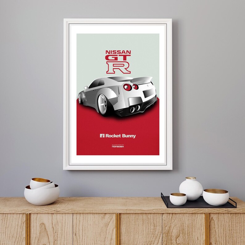 Puede incluir: Un Nissan GTR blanco con un fondo rojo y el texto "NISSAN GTR" y "El Rocket Bunny" en rojo.