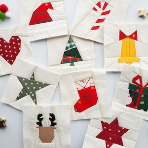 Puede incluir: Nueve cuadrados de tela con diferentes diseños navideños, que incluyen un corazón rojo, una estrella verde, un árbol verde, una media roja, un bastón de caramelo rojo y blanco, una campana amarilla, una caja de regalo verde y roja, una cabeza de reno marrón y una estrella roja.
