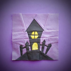 Digitalt pappersmönster för kusligt Halloweenhus | Nedladdningsbar PDF | Dark House FPP | Original quiltblock | Olika storlekar bild 5
