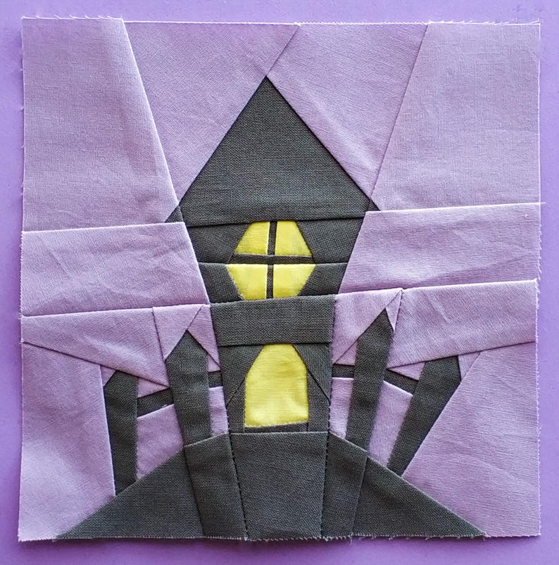 Digitalt pappersmönster för kusligt Halloweenhus | Nedladdningsbar PDF | Dark House FPP | Original quiltblock | Olika storlekar bild 1