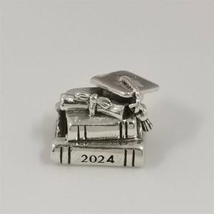 Pandora 925 Sterling Silber 2024 Bachelor's Hut Degree Zertifikat Abschlussbuch Anhänger
