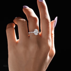 14K Gold Oval Lab Grown Diamond Engagement Ring: IGI Certified