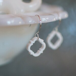 Quatrefoil Earrings in white image 1