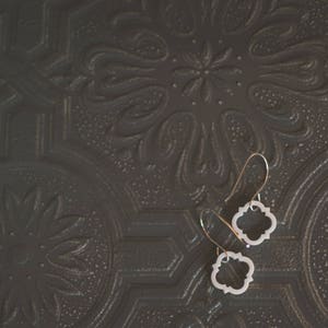 Quatrefoil Earrings in white image 2