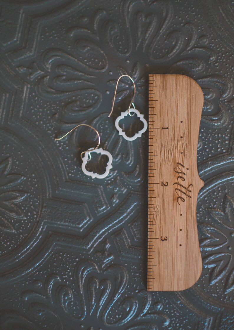 Quatrefoil Earrings in white image 4