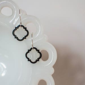 Quatrefoil Earrings in white image 7