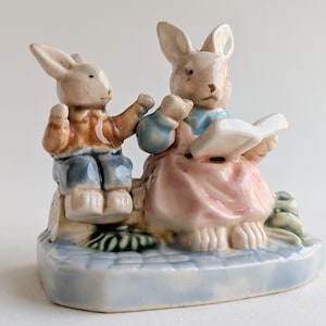 Figurka Alberta Kesslera do opowieści w stylu vintage, ręcznie malowana porcelanowa rodzina króliczków