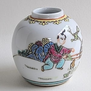 Vintage Chinese Porcelain Ginger Jar, Man Feeding Birds