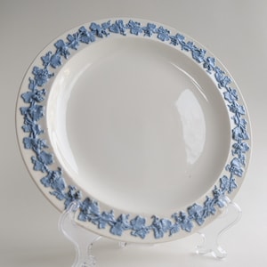 Pair of Wedgwood Dinner Plates, Embossed Queen&#39;s Ware Grapes on Vine Pattern