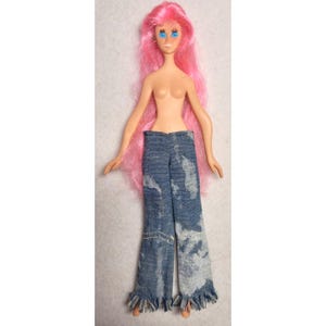 Muñeca Ideal Flatsy Cory vintage de 1969, cabello rosa, pestañas implantadas, jeans originales, TLC.