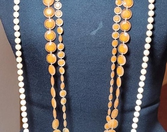 Lote de 5 collares vintage de color melocotón con cuentas de perlas acrílicas de longitudes variadas