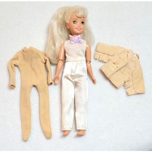 Barbie 1995, Gymnast Stacie + Fashions Fabriqué en Malaisie NRFB