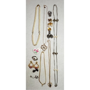 All Signed Vtg Avon Jewelry 15 Pc Lot Necklaces Clip Pierced Earrings Brooch Pin