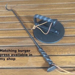 Espátula para filetes forjada a mano con clavo de ferrocarril: herramienta para barbacoa con mango retorcido imagen 5