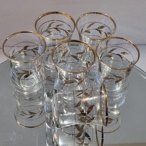Vintage Shot Glass Set with Gold Rim and Leaf Detailing. Vintage Liquer Glasses. MCM Shot Glasses. Vintage Set of 6 Shot Glasses.