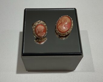 Vintage Sarah Coventry Cameo Ring & Brooch Set. 1970s Gold Tone Jewellery Collectable