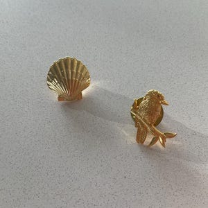 Vintage Gold Tone Lapel Pin. Kookaburra Pin. Shell Pin. Small Gold Lapel or Tie Pin / Brooch