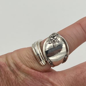 Spoon Ring Southern Splendor 1962 by Rogers Bros Vintage Reclaimed Silverware Jewelry Flatware Pattern