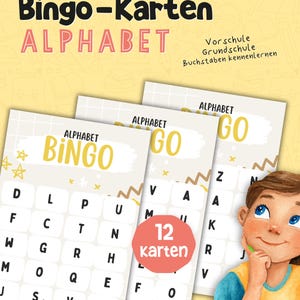 Puede incluir: Tarjetas de bingo del alfabeto con el texto "ALPHABET BINGO" en amarillo y rosa. Las tarjetas están diseñadas para niños en edad preescolar y primaria. La imagen incluye una ilustración de dibujos animados de un niño.