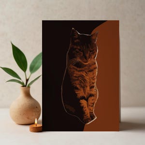 Stampa artistica digitale di un simpatico gatto soriano al buio, cartolina A6 e poster A2 per gli amanti dei gatti