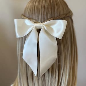 Stechpalme Romanze | Petite Ivory Doppelseitige Satinband Haarschleife Haarspange | Kokette Ästhetische Haarschleife | Braut Haarschleife | Hochzeit Haarschleife