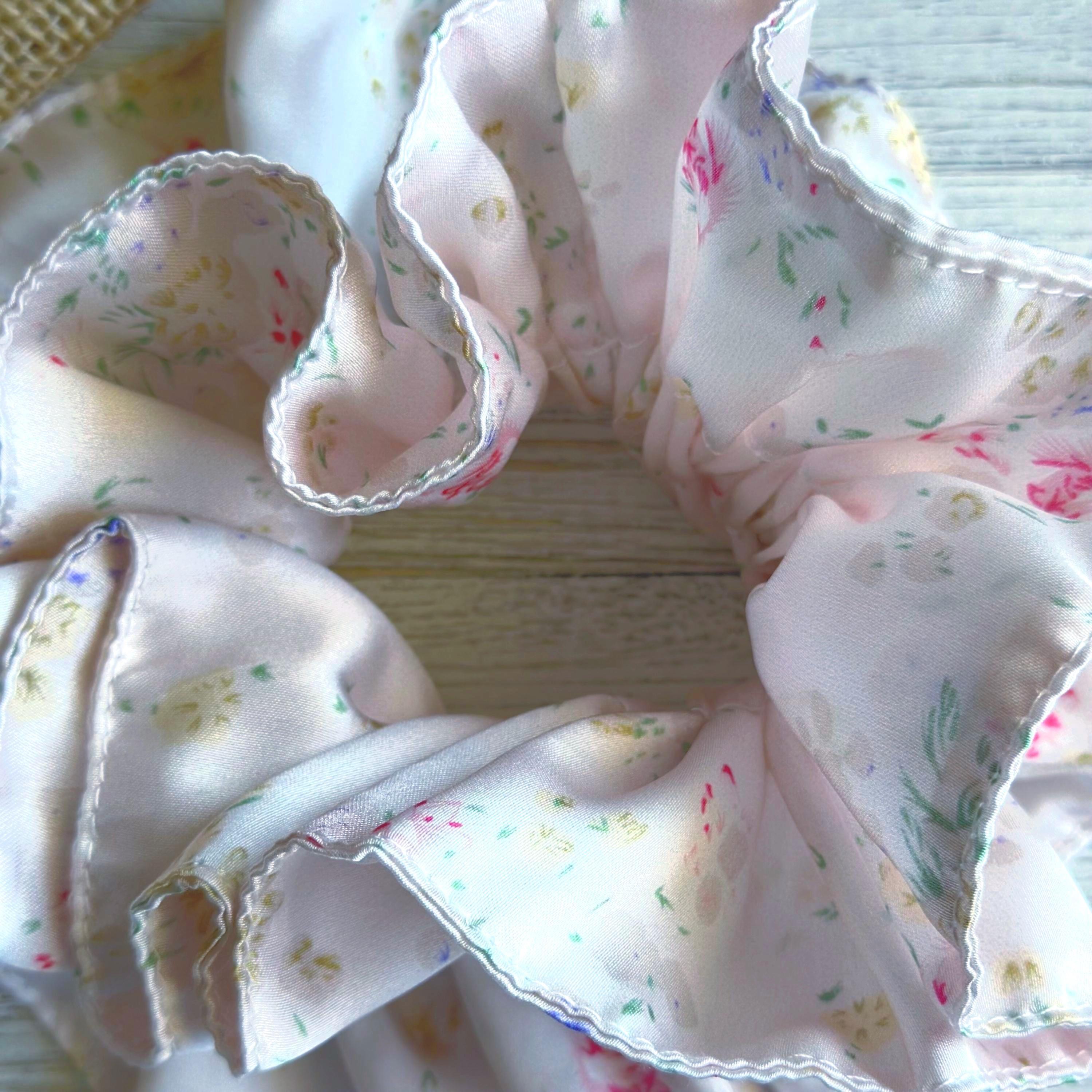 ★送料・関税込★SAENGIN STUDIOS★ROSE SCRUNCHIE★ Card2_1080x.jpg?v=1701963700