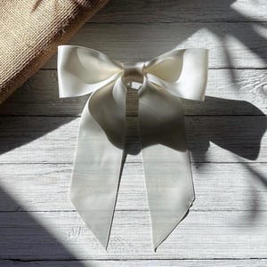 Stechpalme Romanze | Ivory Double-Faded Satin Ribbon Haarschleife Haarspange | Kokette Ästhetische Haarschleife | Braut Hochzeit Abschlussfeier Haarschleife