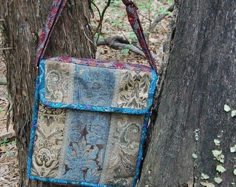 Forager Messenger Bag - Azul Cielo (Tech friendly!)