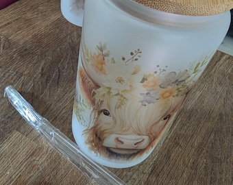 Highland Cow Glass Tumbler with Lid and Straw: Floral Design
