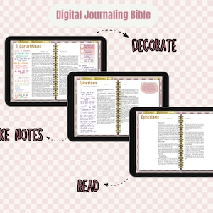 Puede incluir: Biblia de diario digital que se muestra en tres tabletas. Las tabletas muestran p&aacute;ginas abiertas con texto y notas manuscritas. Tambi&eacute;n se muestran las palabras "TAKE NOTES", "DECORATE" y "READ".