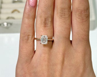Anello solitario con diamante sintetico taglio smeraldo da 2,00 carati / Anello con diamante certificato IGI E-VVS2 / Anello di fidanzamento con smeraldo e diamante in oro massiccio 14 carati