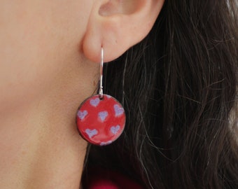 Analogous Hearts enamelled earrings in purple and red