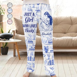 Chinoiserie Toile Bara en tjej som älskar böcker - Personliga pyjamasbyxor, pyjamasbyxor med böcker, present till bokälskare, present till vänner Lounge