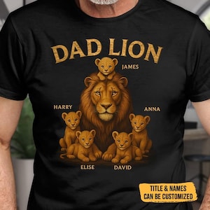 Grinig men kärleksfull, pappa lejon - Familj personlig anpassad unisex t-shirt - Fars dag, present till pappa, morfar, fars dag-present