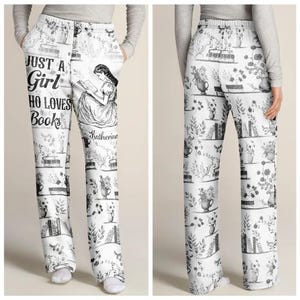 Chinoiserie Toile Bara en tjej som älskar böcker - Personliga pyjamasbyxor, pyjamasbyxor med böcker, present till bokälskare, present till vänner bild 3